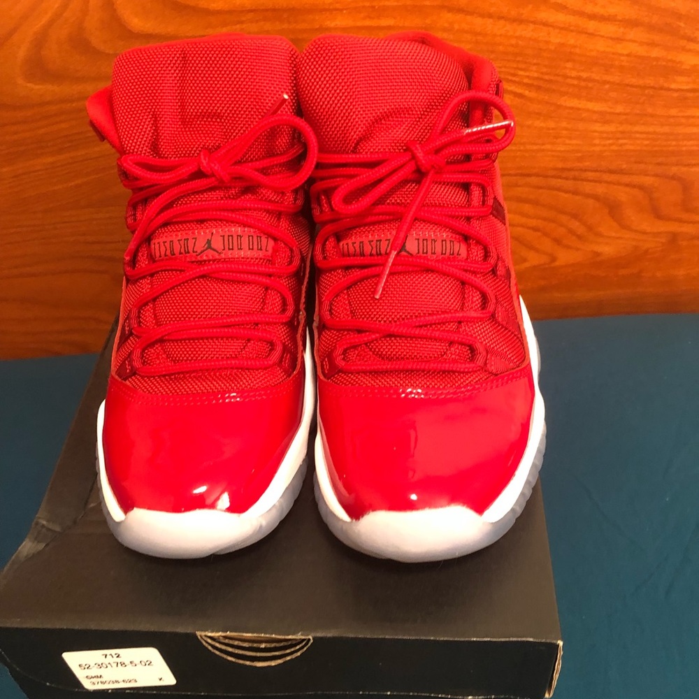 Jordan retro 11 Red